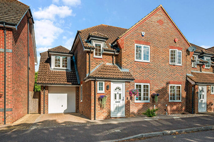 3 Bedroom Semi-Detached House For Sale In The Farthings, Titchfield Common, PO14