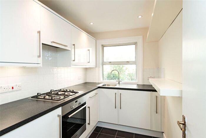 1 Bedroom Flat To Rent In Minford Gardens, Shepherds Bush, W14
