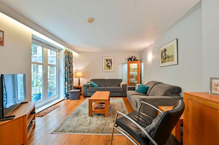 2 Bedroom Flat For Sale In New Globe Walk, South Bank, London, SE1