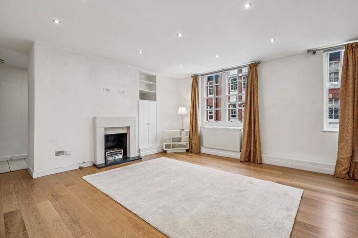 2 Bedroom Flat For Sale In Beaufort Street, Chelsea Embankment, SW3