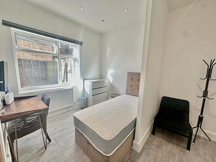 Studio To Rent In Gunnersbury Lane, Acton, W3