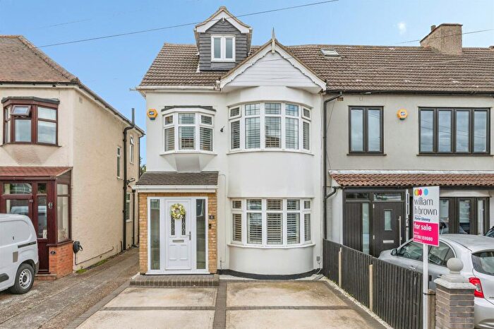 5 Bedroom End Of Terrace House For Sale In Eastwood Drive, Rainham, RM13