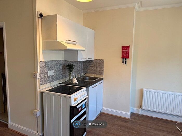1 Bedroom Flat To Rent In St Mary Rd, London, NW11