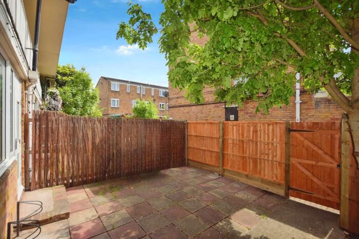 4 Bedroom Flat To Rent In Amina Way London, SE16