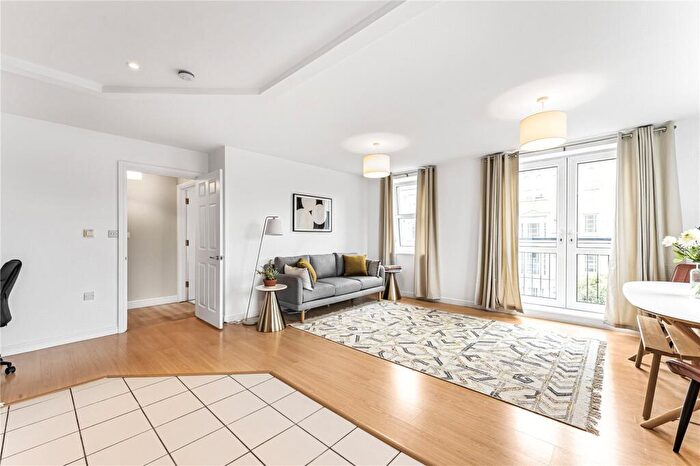 2 Bedroom Apartment For Sale In Queensbridge Road, London, E8