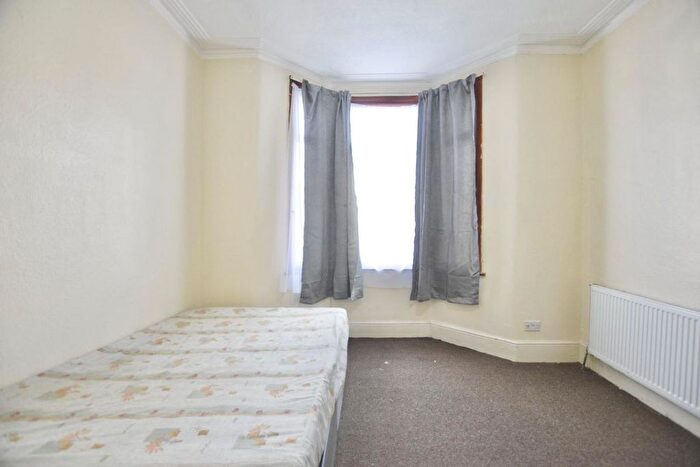 1 Bedroom Flat To Rent In Milton Avenue, East Ham, E6