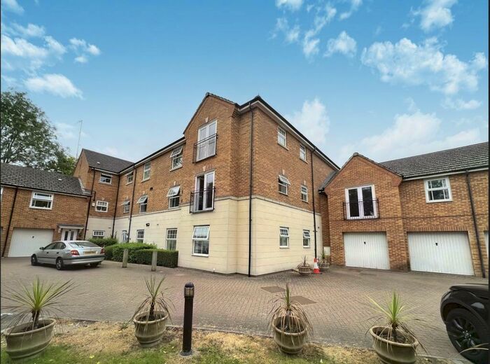 2 Bedroom Flat To Rent In Weller Mews, Enfield, Middlesex, EN2