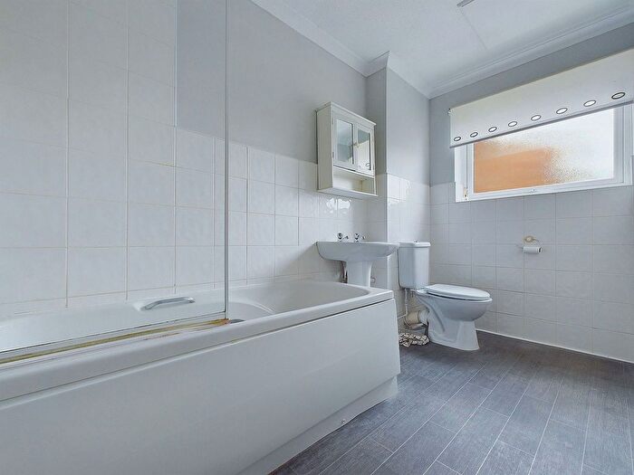 1 Bedroom Flat For Sale In Sompting Road, Lancing, BN15