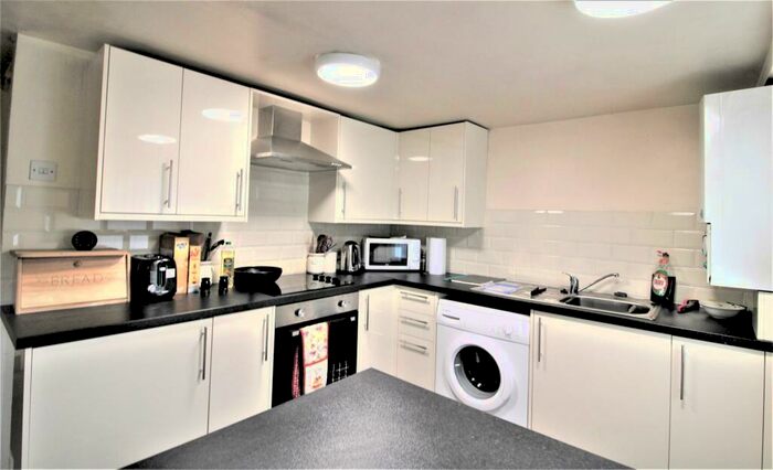 3 Bedroom Private Hall To Rent In Hope Street, Lancaster, LA1