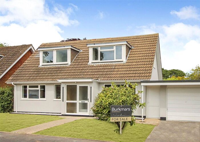 3 Bedroom Detached House For Sale In Golden Crescent, Everton, Lymington, Hampshire, SO41