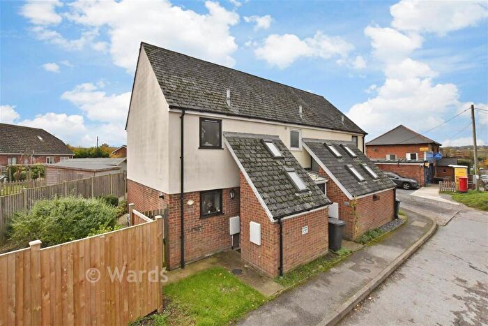 3 Bedroom End Of Terrace House For Sale In Shalmsford Street, Chartham, Canterbury, Kent, CT4