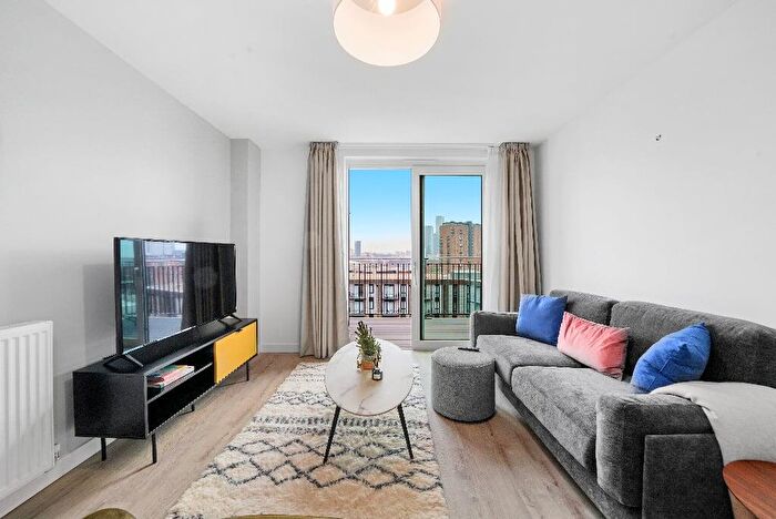 2 Bedroom Apartment To Rent In Hearth, M5