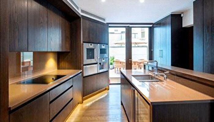 3 Bedroom Flat To Rent In Duke Street, London, W1K