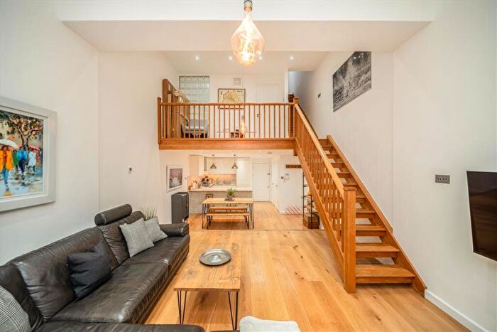 3 Bedroom Flat For Sale In City Road, Old Street, EC1V