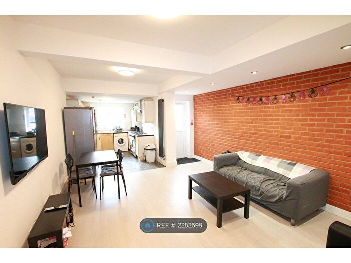 6 Bedroom Terraced House To Rent In Norris Road, Reading, RG6