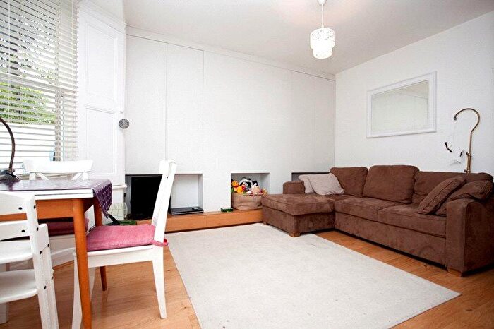 2 Bedroom Apartment To Rent In Dulwich Road, London, SE24