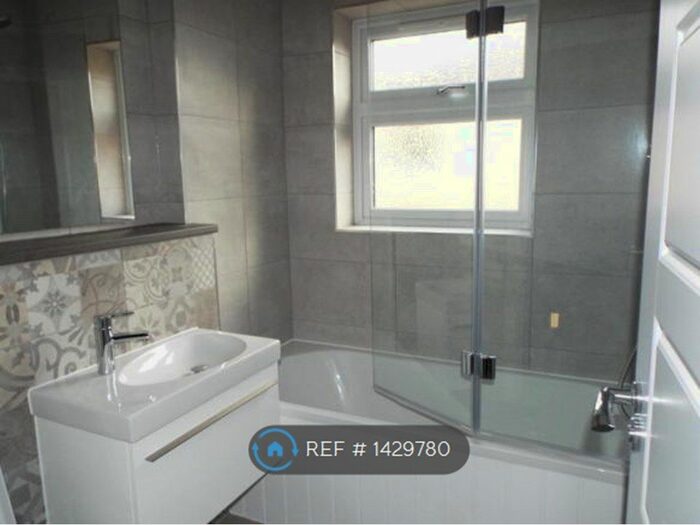 3 Bedroom Terraced House To Rent In Brighton Road, Southampton, SO15