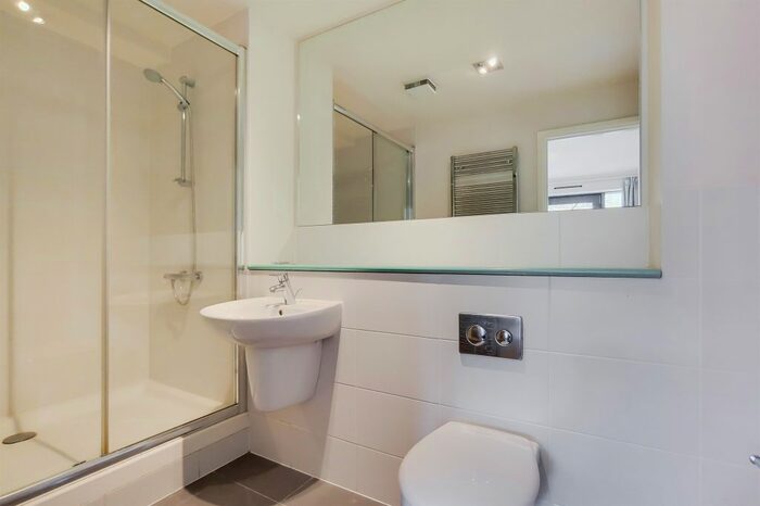 2 Bedroom Flat For Sale In Macaulay Road, London, SW4