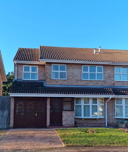 5 Bedroom Semi-Detached House To Rent In Denmore Gardens, Deansfield, Wolverhampton, WV1