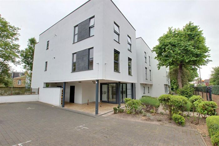 2 Bedroom Flat To Rent In Green Lanes, London, N21