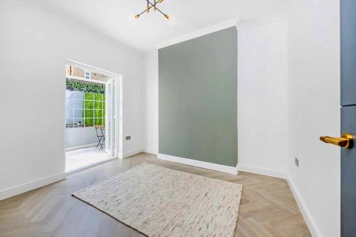 4 Bedroom Flat To Rent In High Street, London, NW10