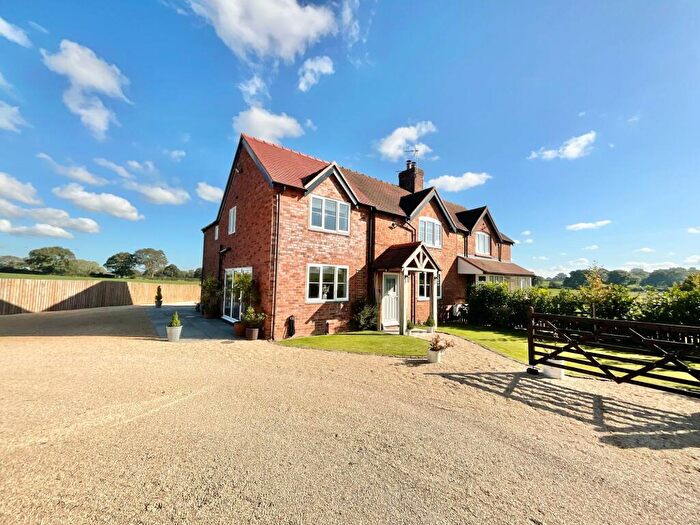 4 Bedroom Semi-Detached House For Sale In Pewit Lane, Hunsterson, CW5