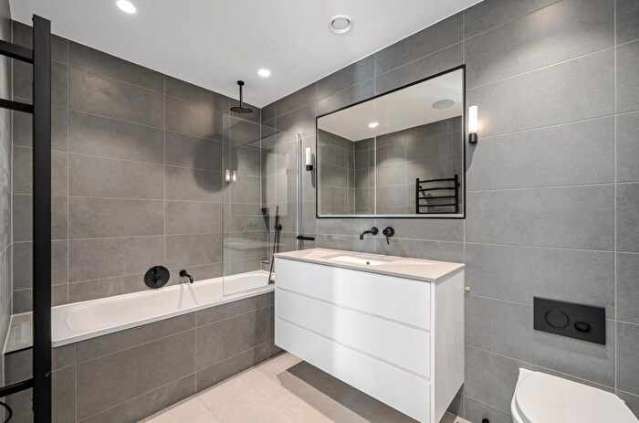 3 Bedroom Flat To Rent In Dudden Hill Lane, London, NW10