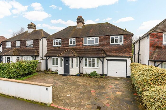 4 Bedroom Detached House For Sale In Beech Close, Hersham, Walton-On-Thames, KT12