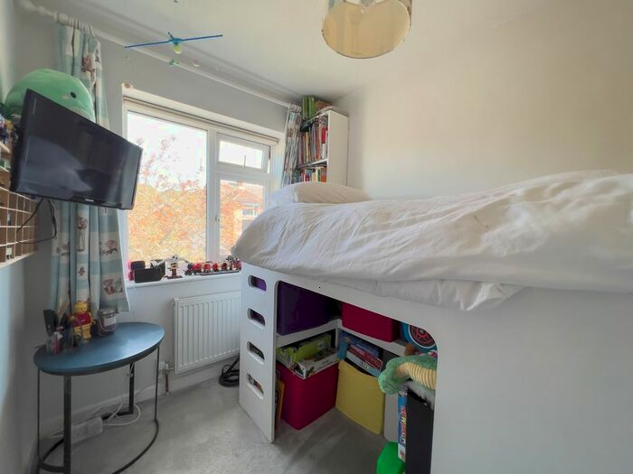 3 Bedroom Semi-Detached House For Sale In Wordsworth Rise, East Grinstead, RH19