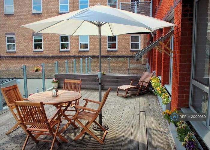 1 Bedroom Flat To Rent In Kilmuir House, Epsom, KT17