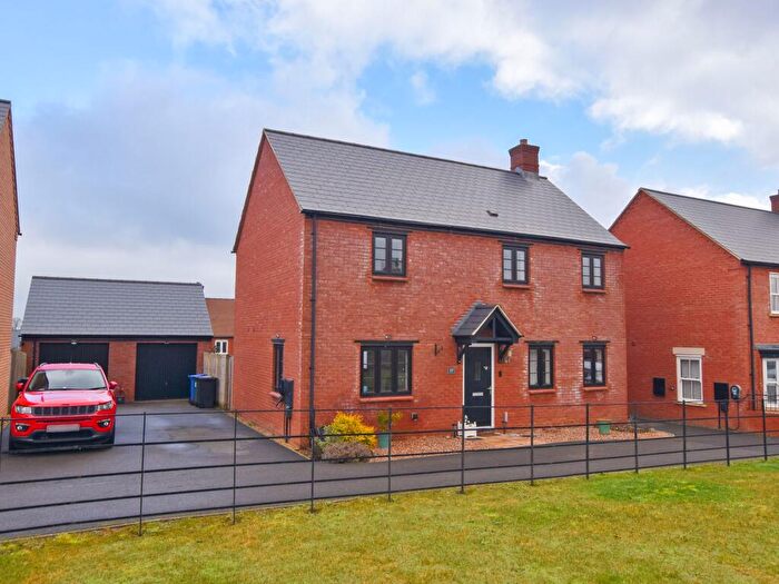 4 Bedroom Detached House For Sale In Cheltenham Close, Towcester, NN12