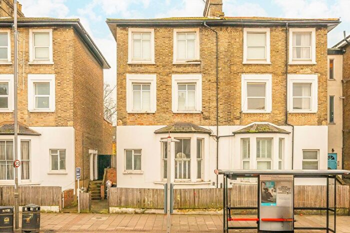 2 Bedroom Flat For Sale In Garratt Lane, Tooting, SW17