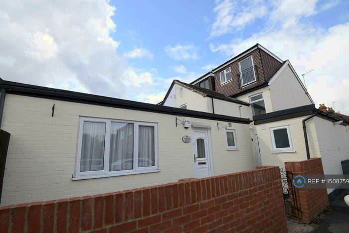 4 Bedroom Semi-Detached House To Rent In Murrin Road, Maidenhead, SL6