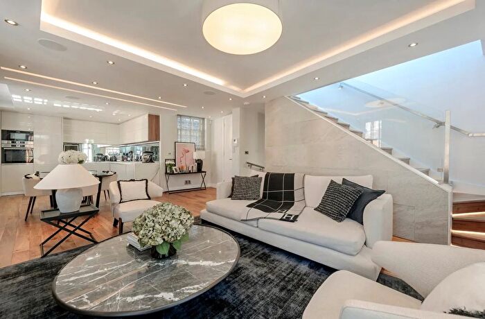 2 Bedroom Maisonette To Rent In Marylebone Street, Marylebone, W1G