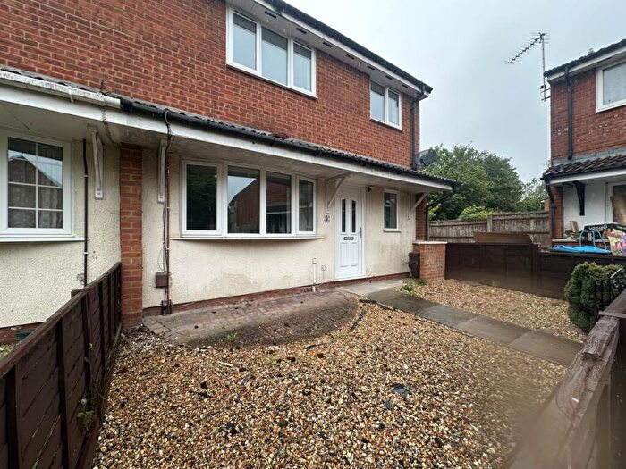 2 Bedroom Cluster House To Rent In Tolman Court, Aylesbury, HP21