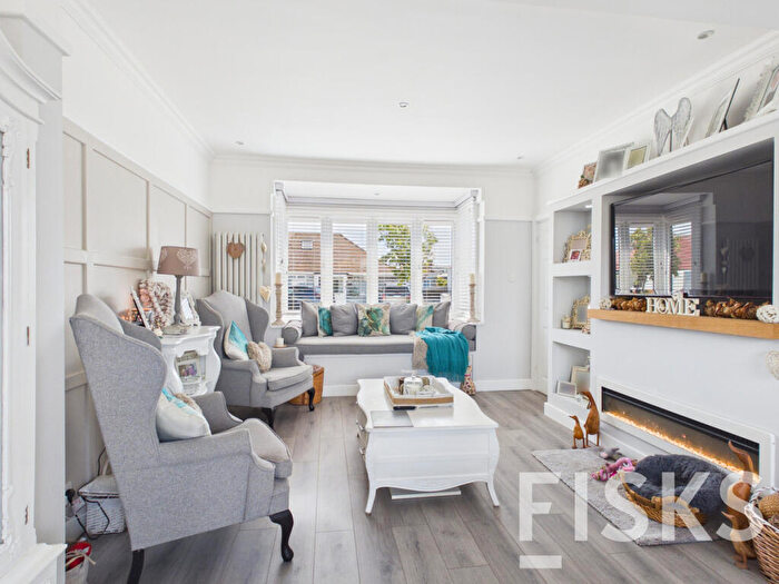 4 Bedroom Semi-Detached House For Sale In Meynell Avenue, Canvey Island, SS8