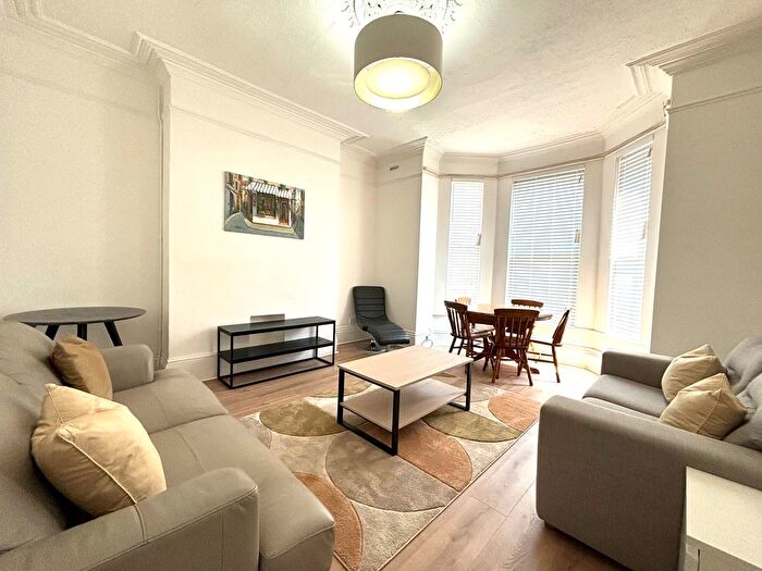 6 Bedroom Terraced House To Rent In Stirling Road, Birmingham, B16