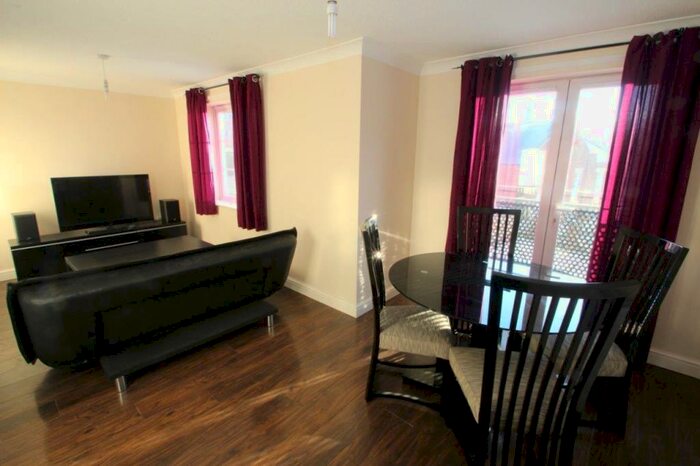 4 Bedroom Town House To Rent In Bridges View, Gateshead, NE8