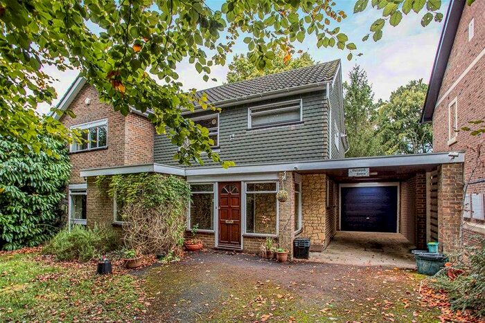 4 Bedroom Detached House For Sale In Park Avenue South, Harpenden, AL5