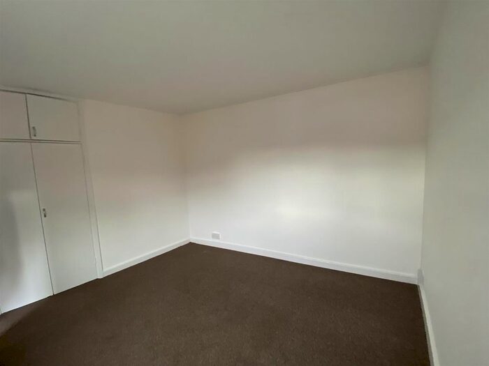 1 Bedroom Flat To Rent In Coney Hall Parade, Kingsway, West Wickham, BR4