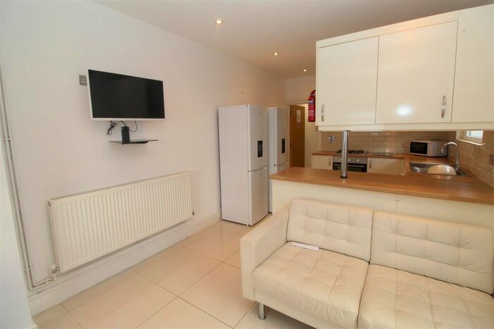 6 Bedroom Property To Rent In North Road, Cardiff, CF14