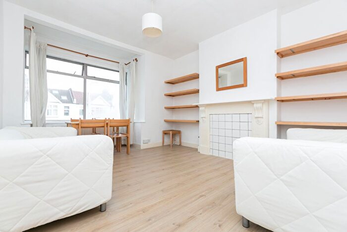 1 Bedroom Flat To Rent In Wormholt Road, London, W12
