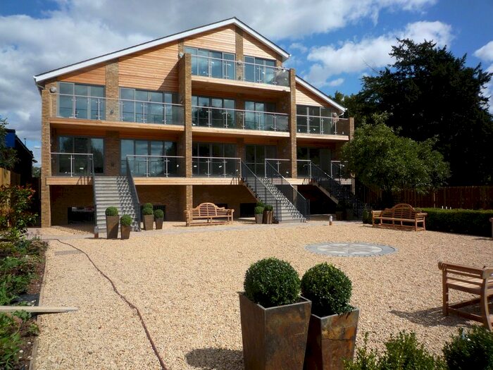 2 Bedroom Flat To Rent In Carpenters House, Hampton Court Road, East Molesey, Surrey, KT8