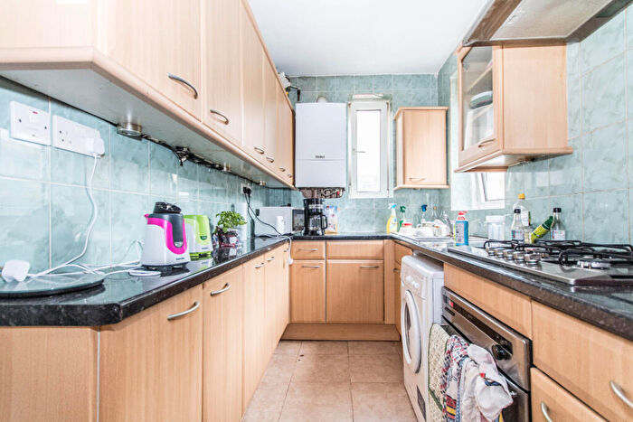 2 Bedroom Apartment To Rent In Rosedene, London, NW6