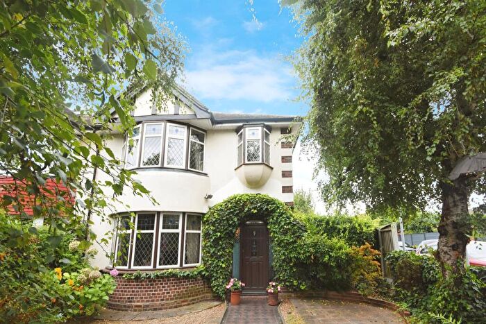 3 Bedroom Semi-Detached House For Sale In Inverclyde Gardens, Romford, RM6