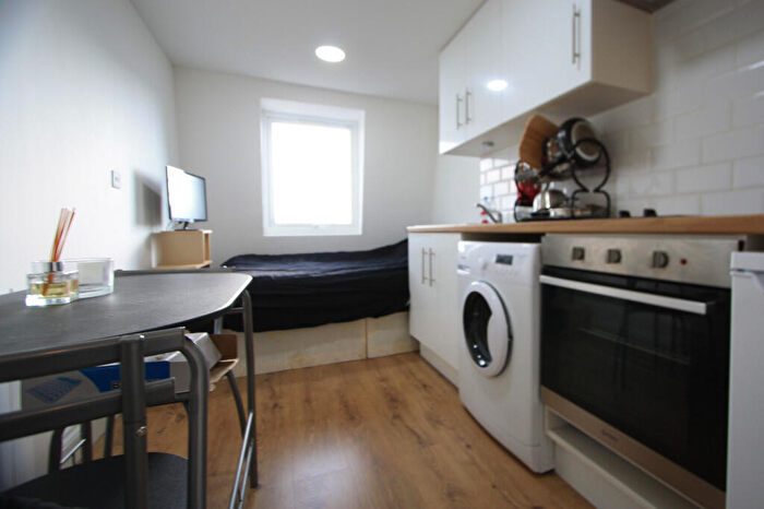 Studio To Rent In Walworth Place, London, SE17