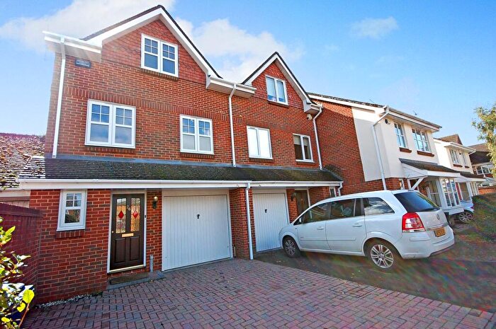 3 Bedroom Town House To Rent In Crosby Way, Farnham, Surrey, GU9