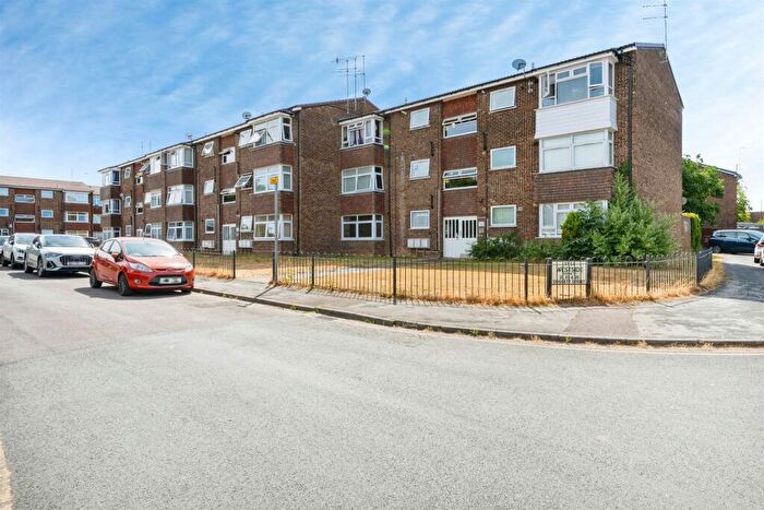 2 Bedroom Flat For Sale In West Side, Doggett Street, Leighton Buzzard, LU7