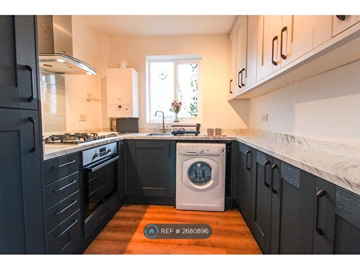 2 Bedroom Maisonette To Rent In Arundel Court, Nottingham, NG3