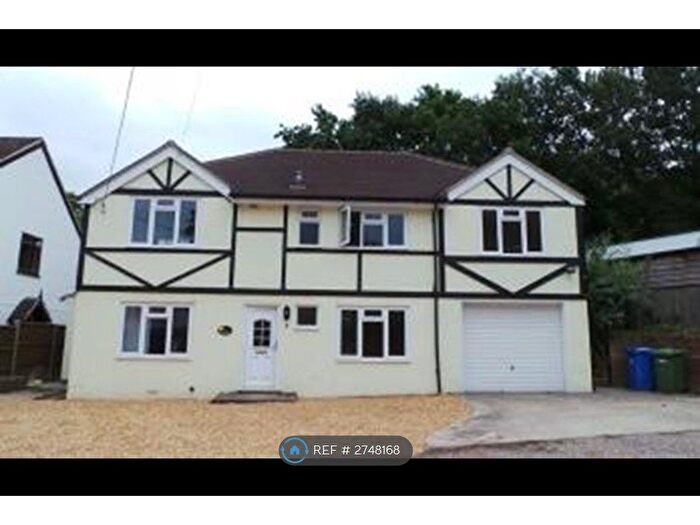 4 Bedroom Detached House To Rent In Sunray Estate, Sandhurst, GU47